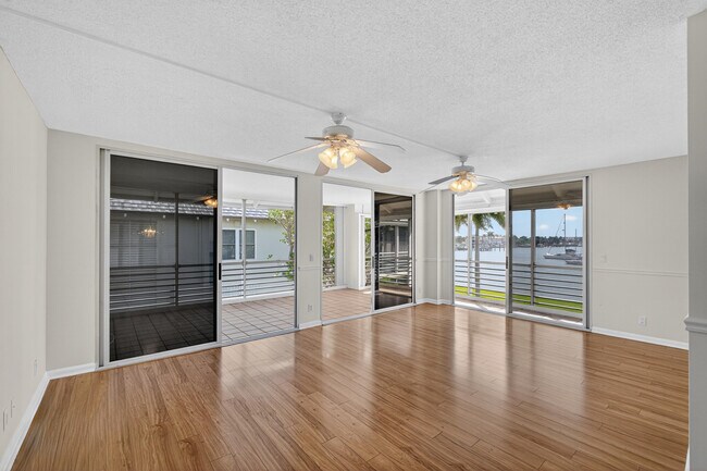 Building Photo - 1071 Sugar Sands Blvd