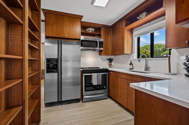 Building Photo - 2330 N Ocean Blvd