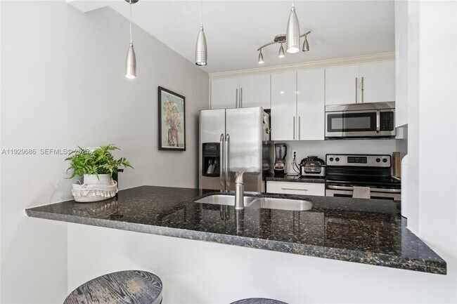 Building Photo - 2160 SW 16th Ave