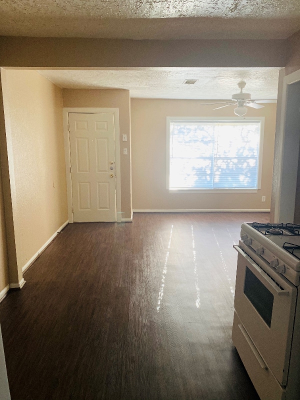 Building Photo - 108 Hardy St