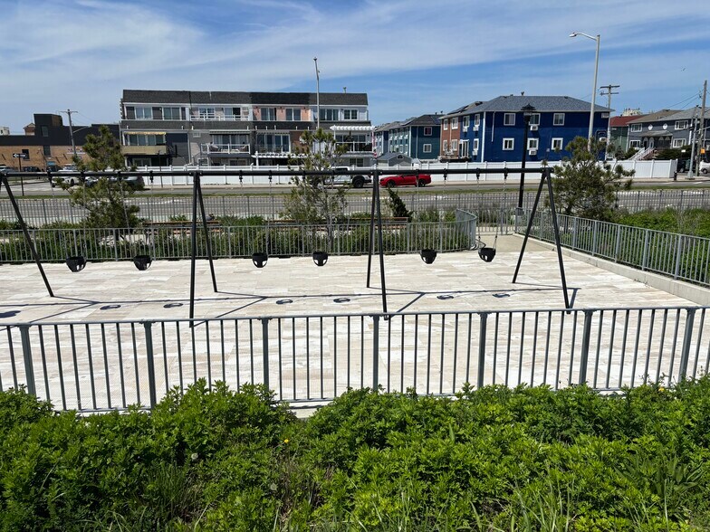 Building Photo - 130 Beach 98th St