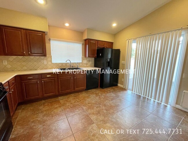 Building Photo - ONE STORY 2 BEDROOM TOWNHOME IN SILVERADO ...