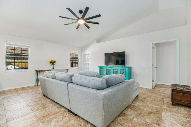 Building Photo - 9720 Brookstone Way