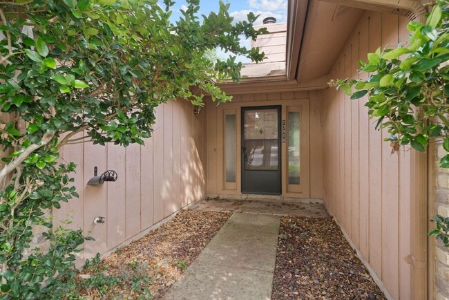 Building Photo - 13918 Tree Crossing St