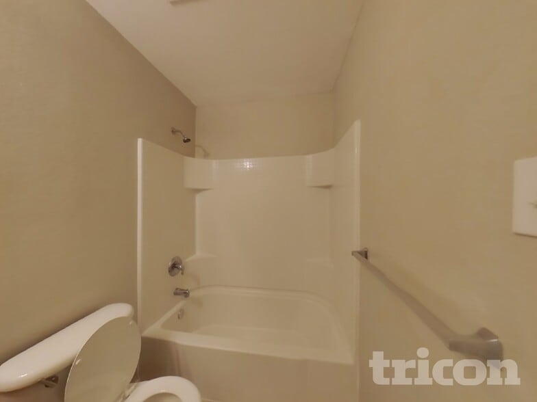 Building Photo - 2506 Eastwood Dr