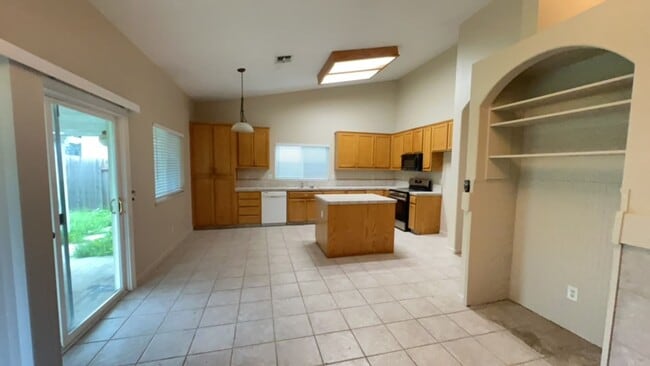 Building Photo - 2504 Ives St