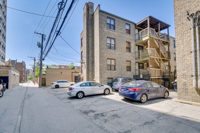 Building Photo - 7425 N Sheridan Rd