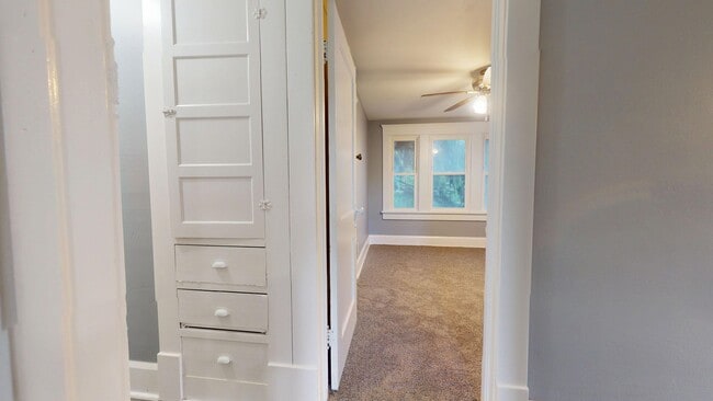 Building Photo - 252 Elmwood Dr