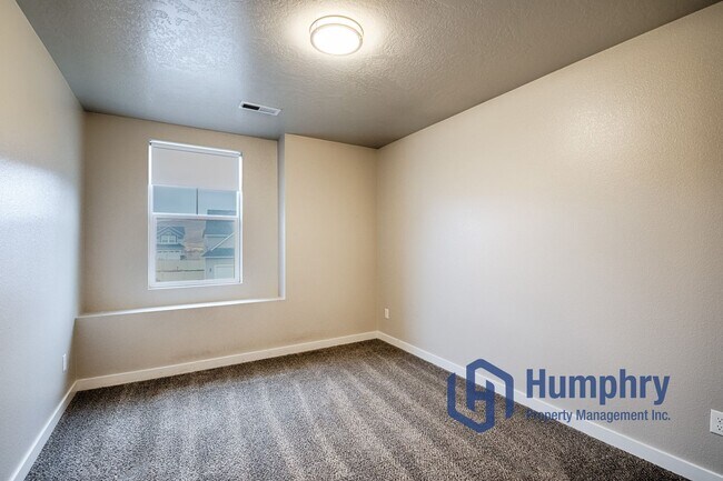 Building Photo - Beautiful home in South East Boise