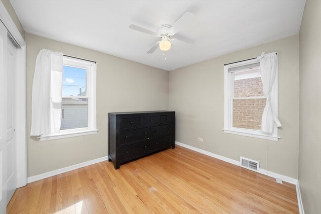 Building Photo - 5747 S Mobile Ave