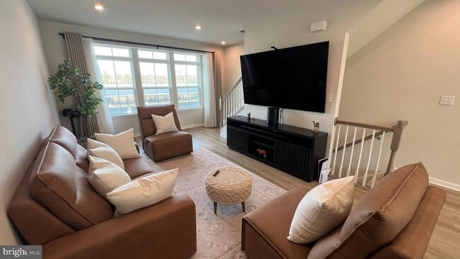 Building Photo - 11 Sidney Ln