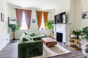 Building Photo - 2325 5th Ave