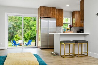 Building Photo - 11807 Oakwood Dr