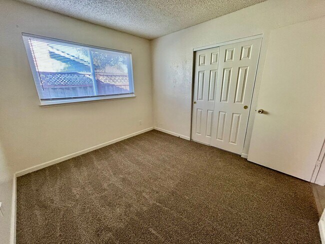 Building Photo - Beautiful Home in Great Neighborhood! Avai...