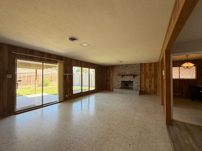 Building Photo - 749 Burkshire Dr