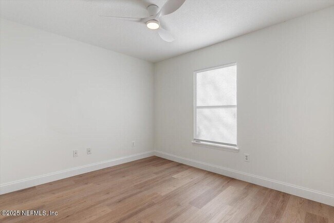 Building Photo - 12184 Mantle Dr