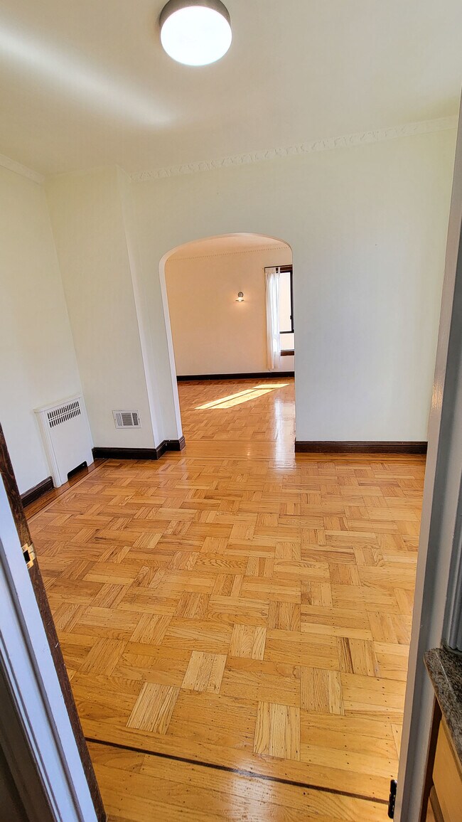 Dinning Room - 390 31st Ave