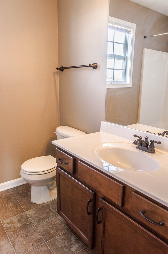 Building Photo - Pet Friendly Three Bedroom!