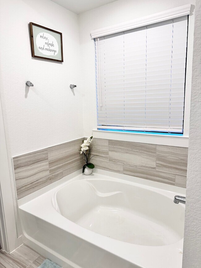 Building Photo - 13110 Blue Flora Dr