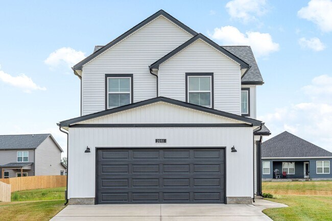 Building Photo - Pet Friendly Three Bedroom with Bonus!