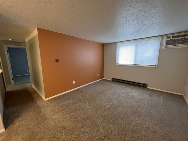 Building Photo - 902 Benton Dr