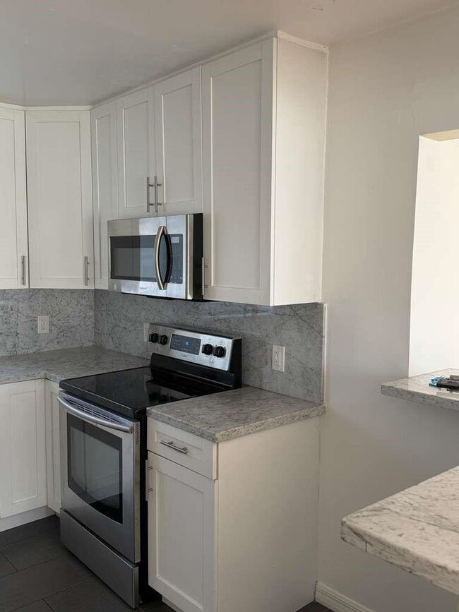 Building Photo - 2815 Van Buren St