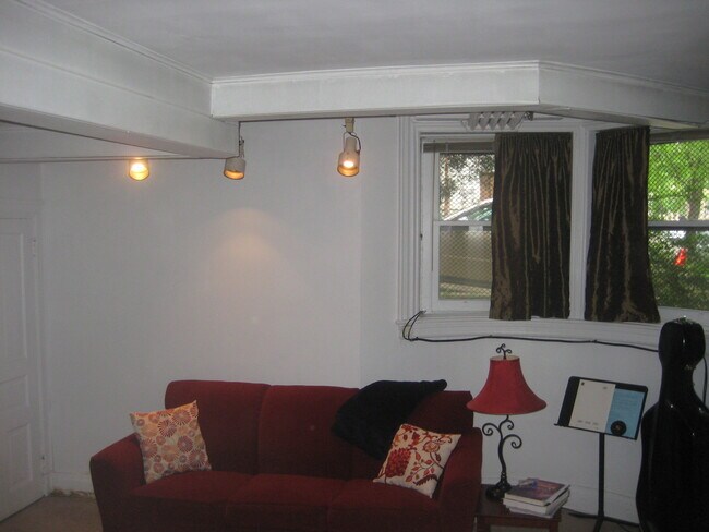 Building Photo - 5740 Elmer St