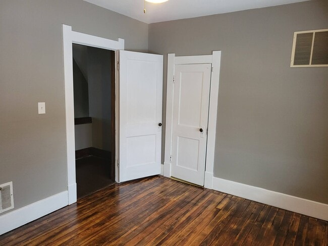 Building Photo - 621 Dearborn Ave