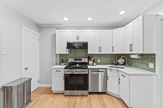 Building Photo - 44 BOORAEM Ave