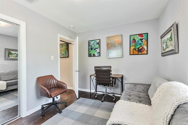 Building Photo - 1715 W St Johns Ave