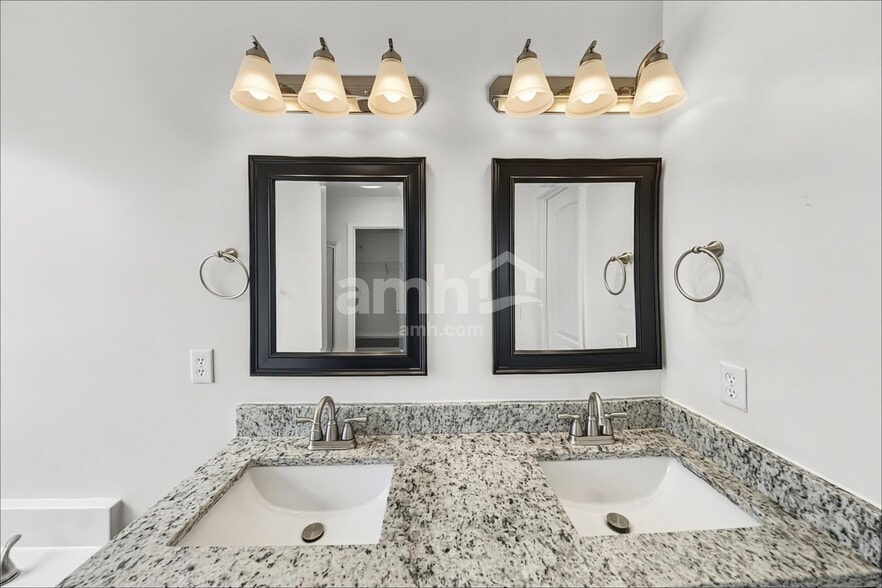 Building Photo - 1034 Shallow Water Way