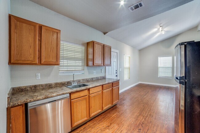 Building Photo - TOBIN HILL COTTAGE