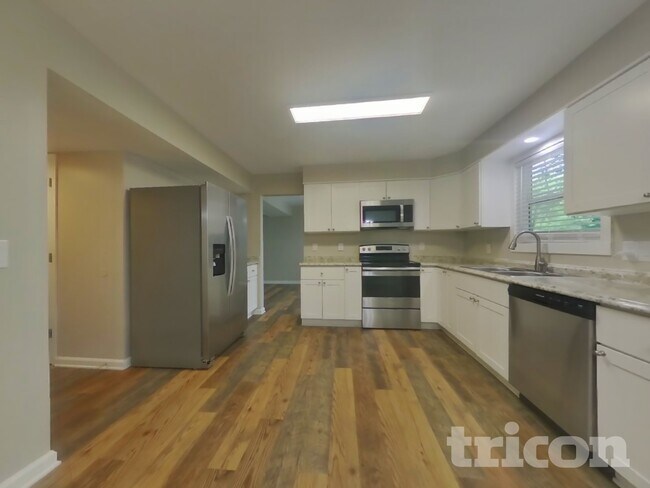 Building Photo - 1820 Crestwood Dr NW