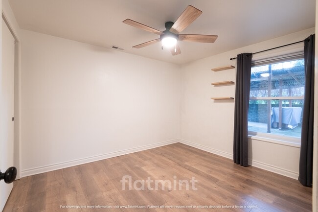 Building Photo - 16111 Stone Ave N