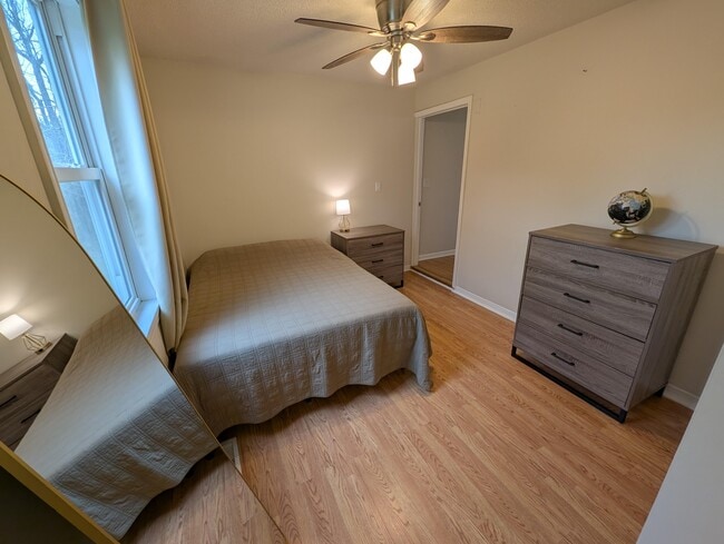 Building Photo - 5-25 Woodrow Ave