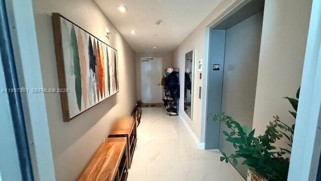 Building Photo - 460 NE 28th St