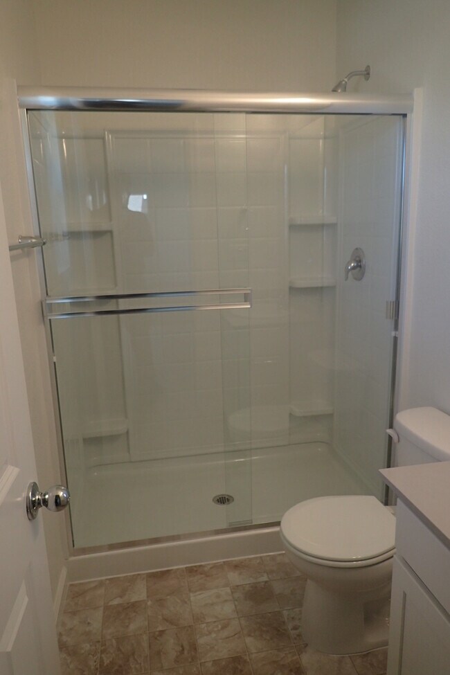 Building Photo - Gorgeous Brand New 4 bed 3 bath 2 story ho...