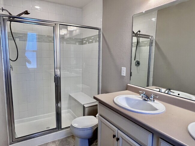 Building Photo - Beautifully Maintained 4BR/3.5BA Townhome with Finished Basement in Prime Aurora Location w/2-Car...