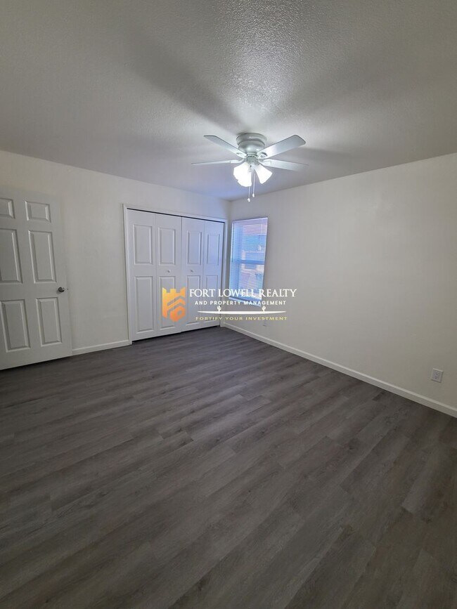 Building Photo - Renovated 2 Bedroom, 1 Bath w/ Washer Dryer Hook Ups and 1 MONTH FREE RENT!