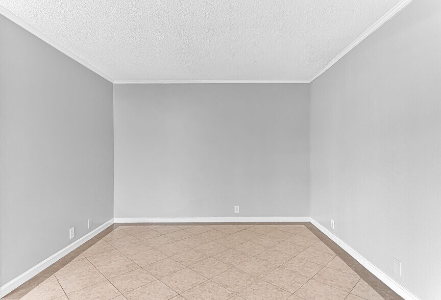 Building Photo - 1826 Cerritos Ave