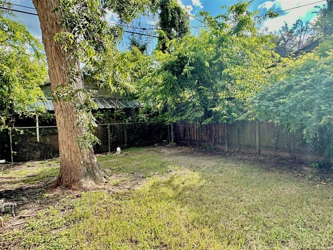 Building Photo - 114 Munford St