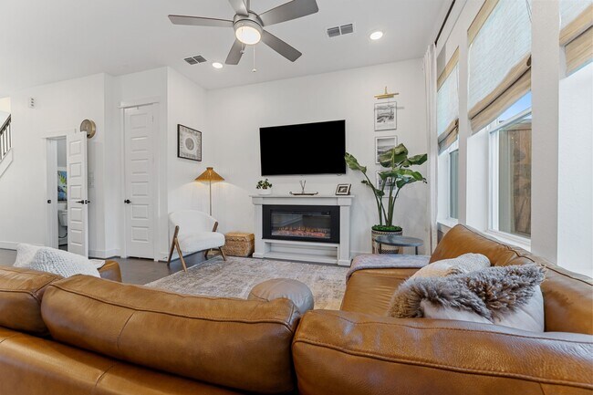 Building Photo - 10930 Brambling Wood Dr