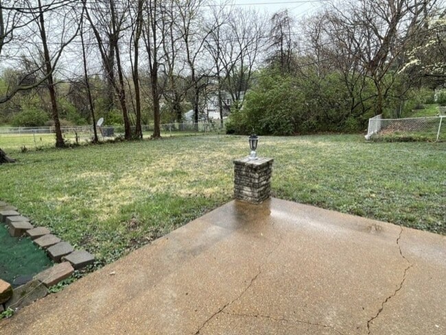 Building Photo - 815 Bella Ln