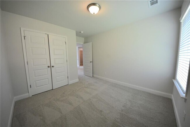 Building Photo - 7243 Millbrae Walk