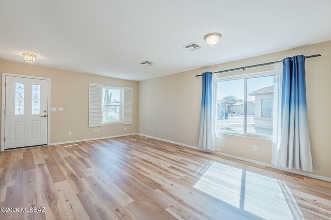 Building Photo - 10095 N Mill Crossing Way