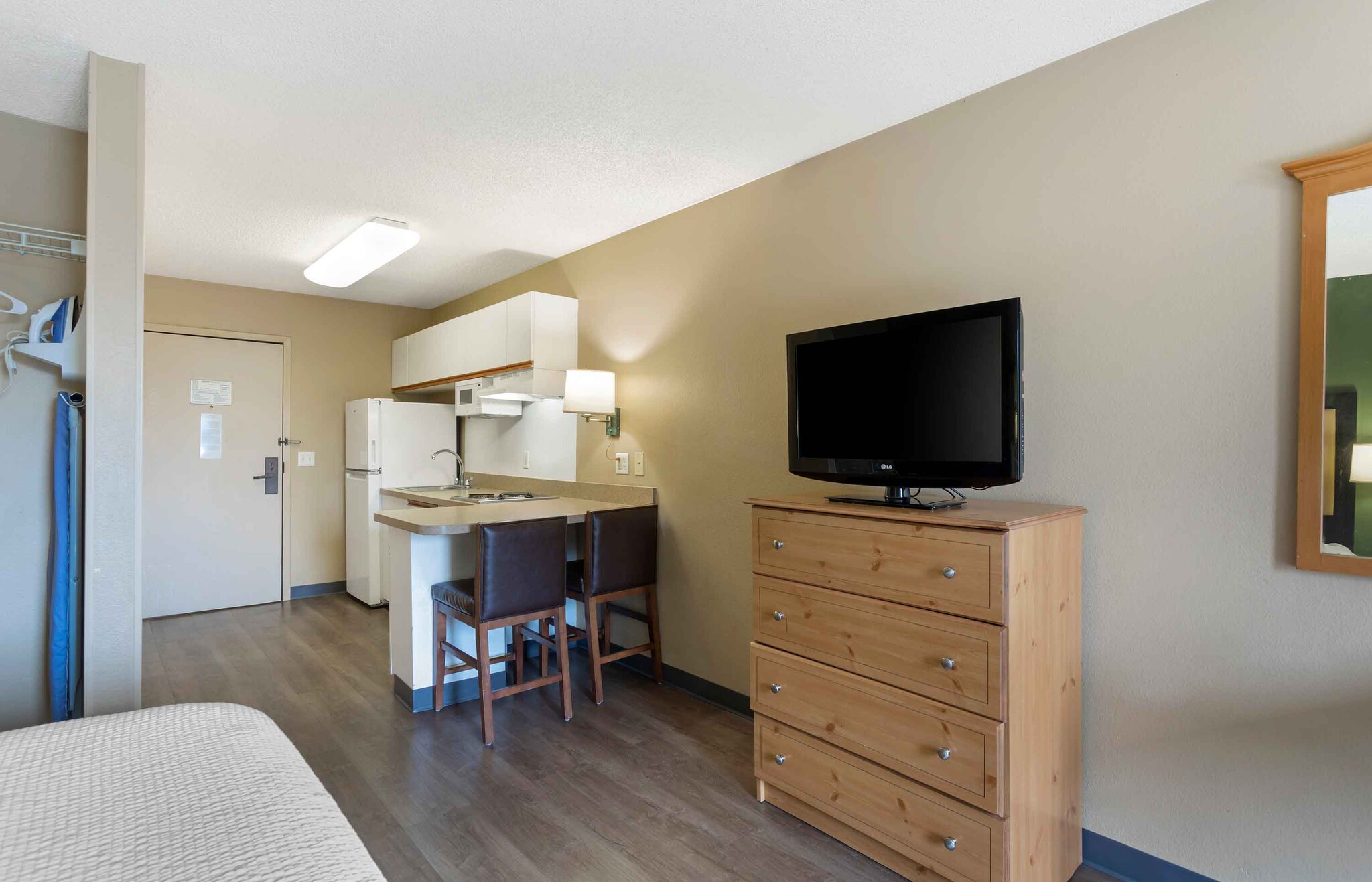 Building Photo - Furnished Studio-Memphis - Airport