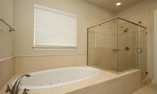 Building Photo - 2027 Fannin Station W