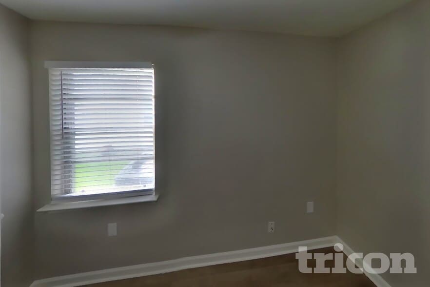 Building Photo - 3221 Edgebrook Dr