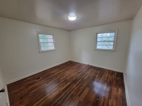 Building Photo - 2 Bedroom 1 Bathroom House