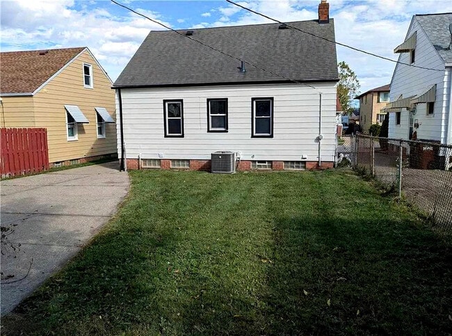 Building Photo - 5252 W 45th St